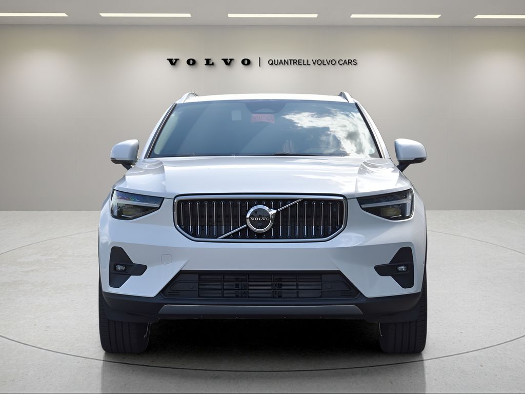 2025 Volvo XC40 photo 6