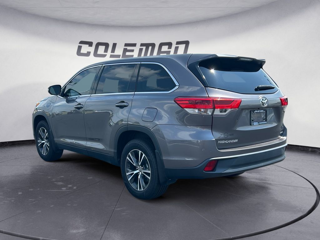 2019 Toyota Highlander LE photo 2