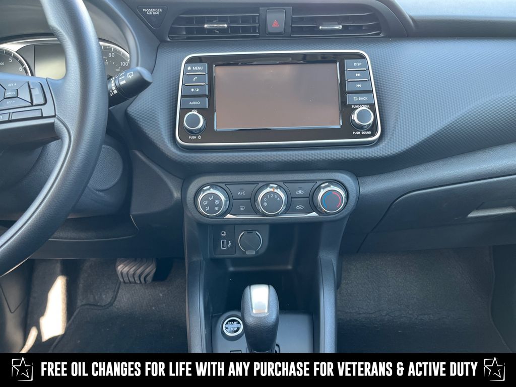 2025 Nissan Kicks Play S photo 3
