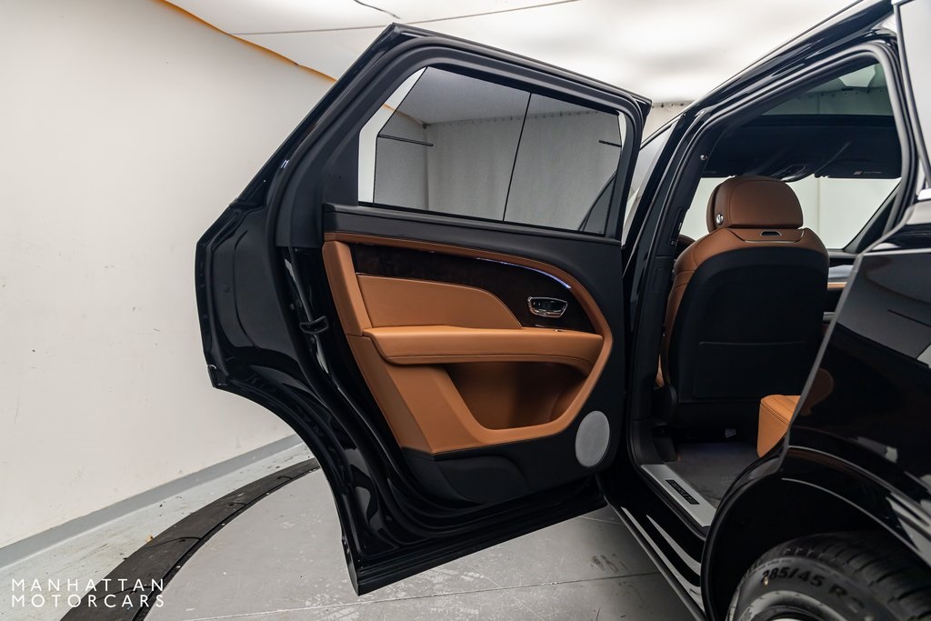 2024 Bentley Bentayga EWB photo 19