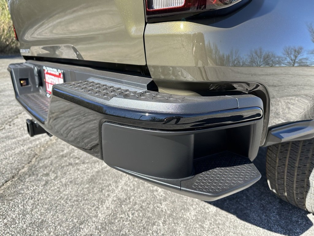 2024 Chevrolet Colorado Work Truck photo 8