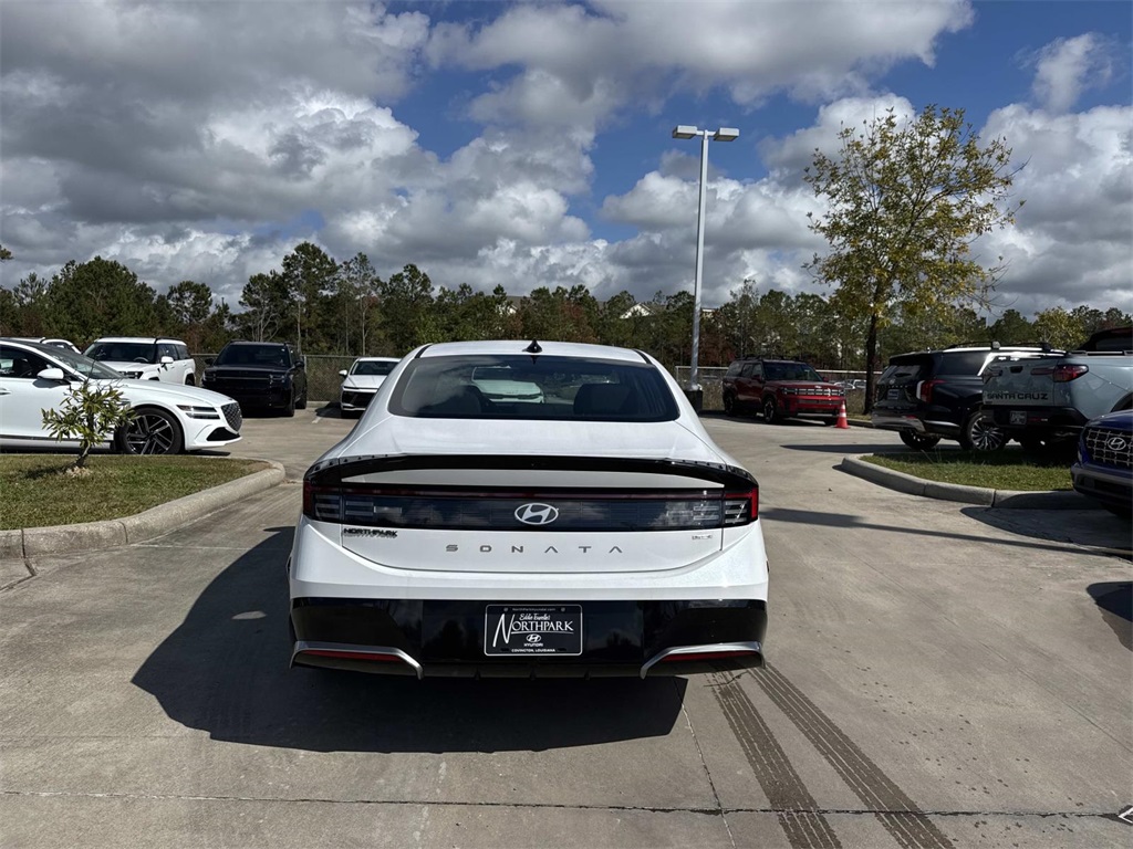 2025 Hyundai Sonata Hybrid SEL photo 4