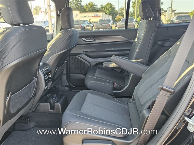 2025 Jeep Grand Cherokee Laredo photo 6
