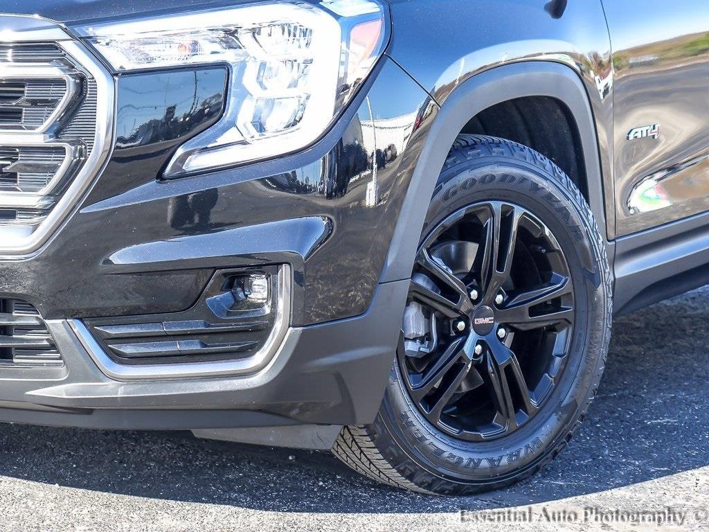 2023 GMC TERRAIN - Image 3