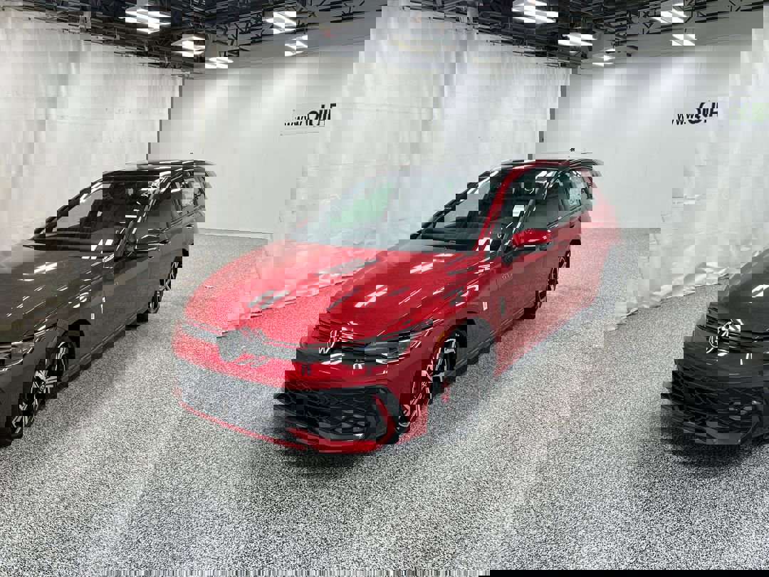 2025 Volkswagen Golf GTI SE photo 3