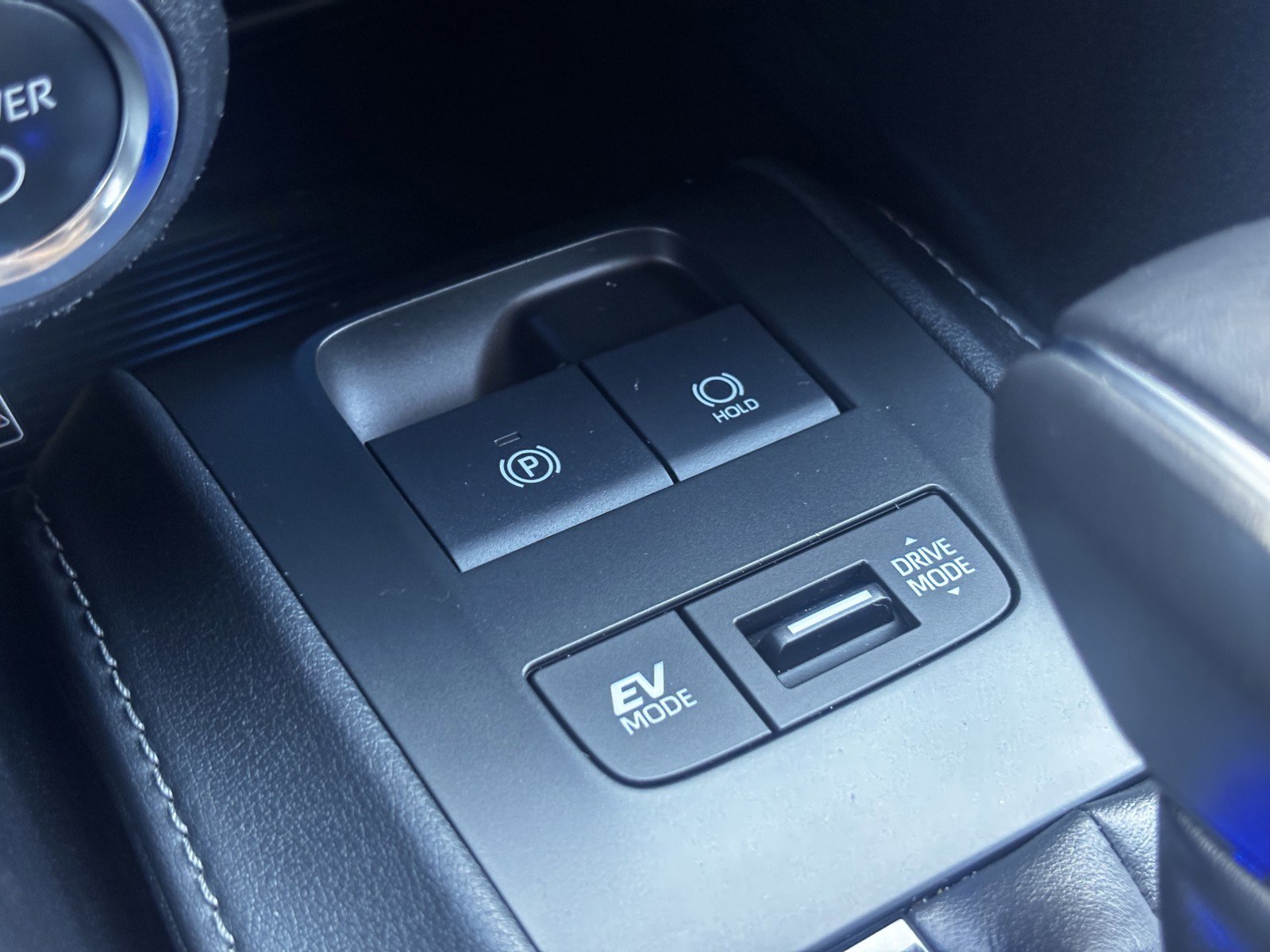 2024 Toyota Venza LE photo 9