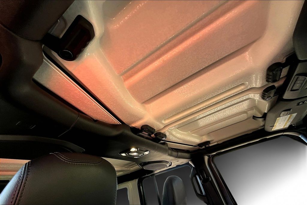 2021 Jeep Wrangler Unlimited Sahara 4xe photo 22