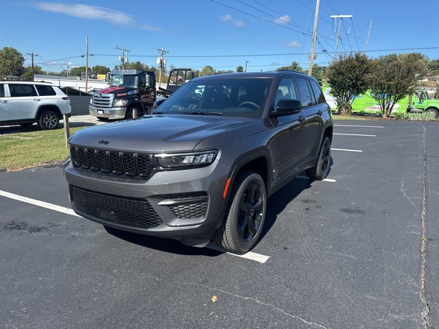 2025 Jeep Grand Cherokee Laredo X Altitude photo 3