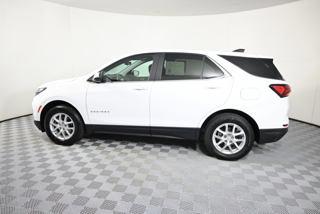 2022 Chevrolet Equinox LT photo 2