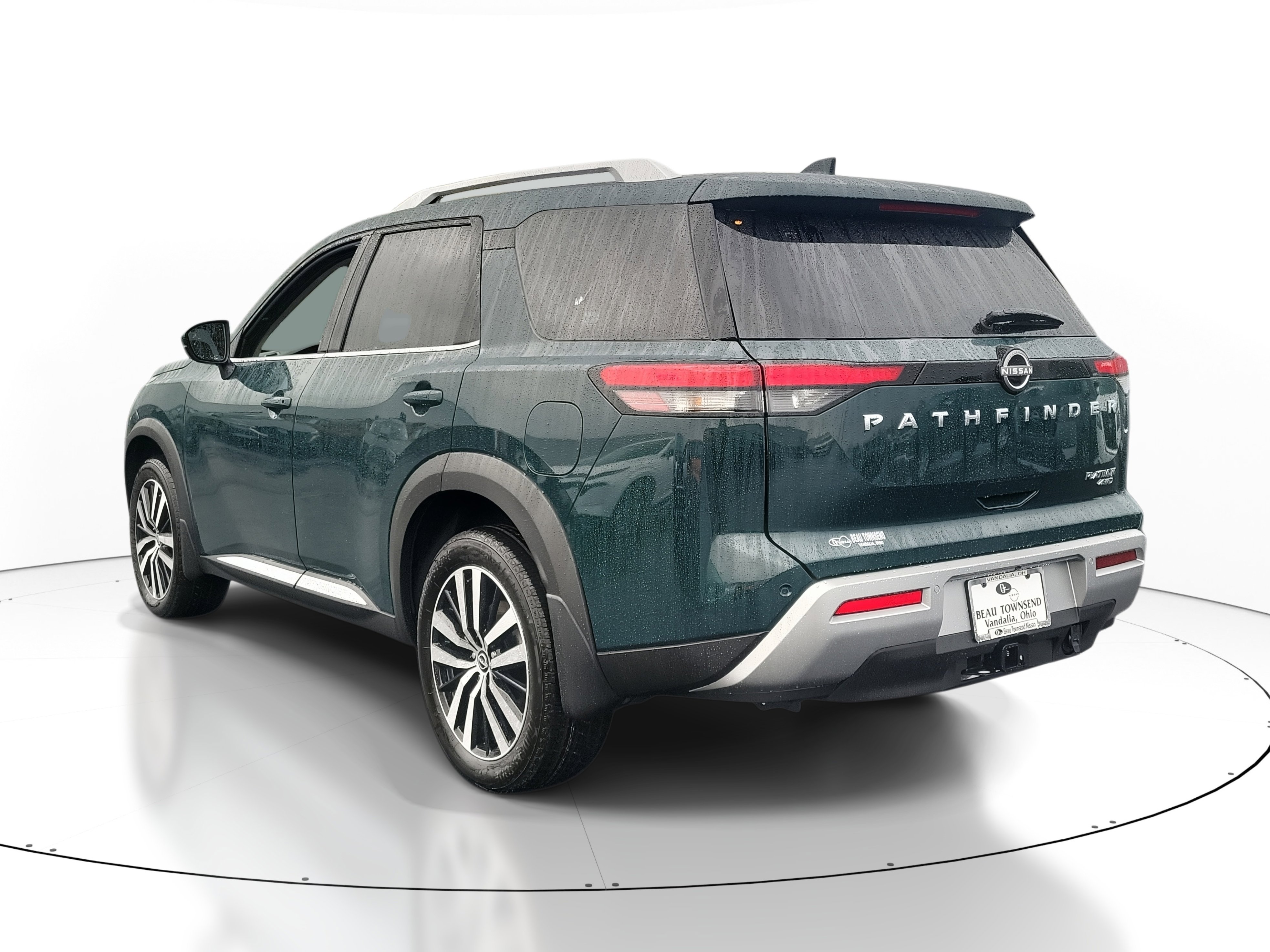 2025 Nissan Pathfinder Platinum photo 3