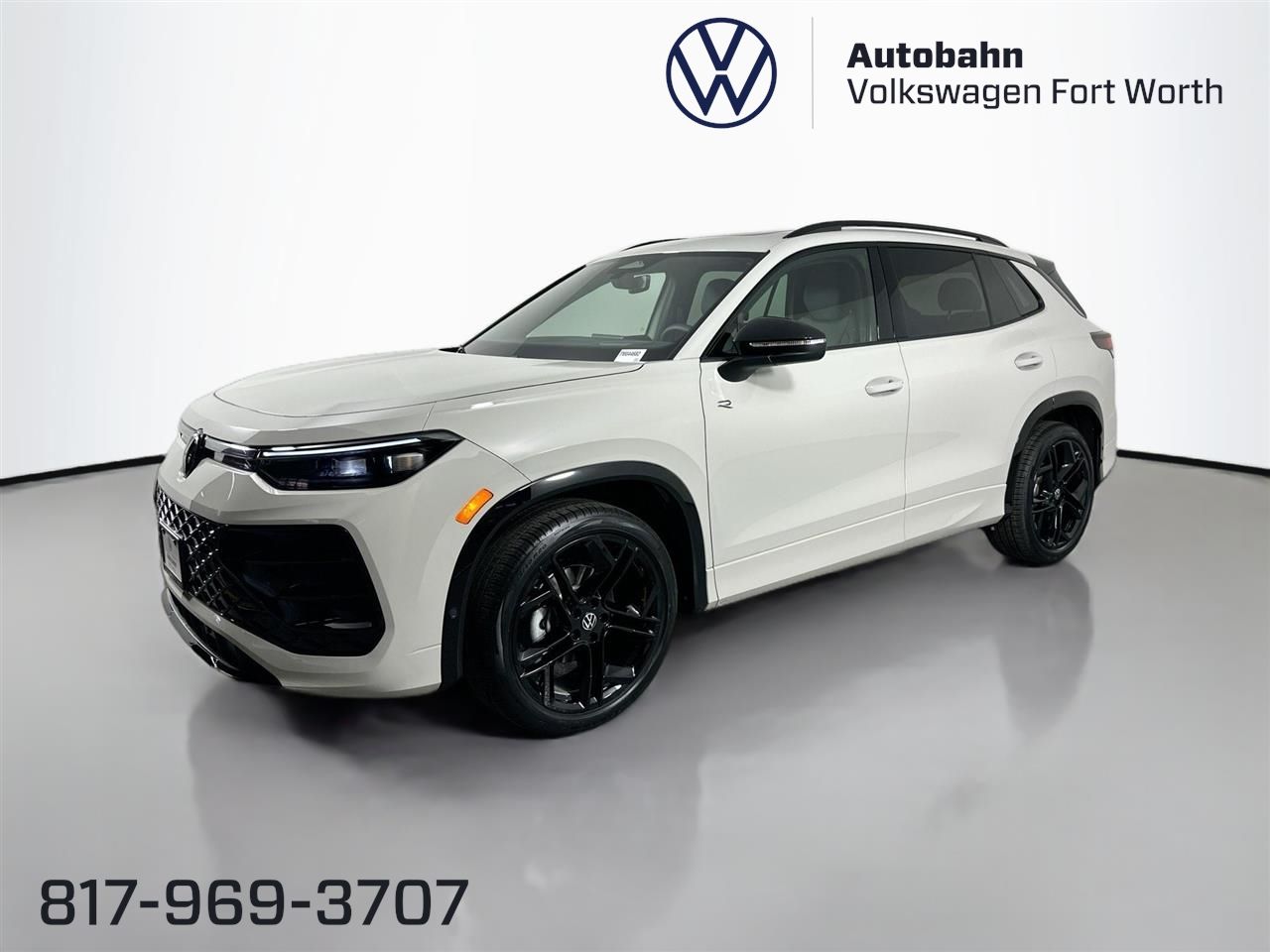 2026 Volkswagen Tiguan SE R-LINE BLACK's photo