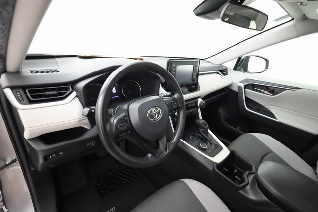 2022 Toyota RAV4 Hybrid XLE photo 9