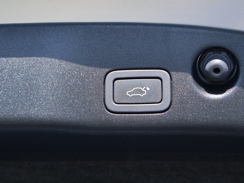 2014 Jaguar XJ Base photo 16
