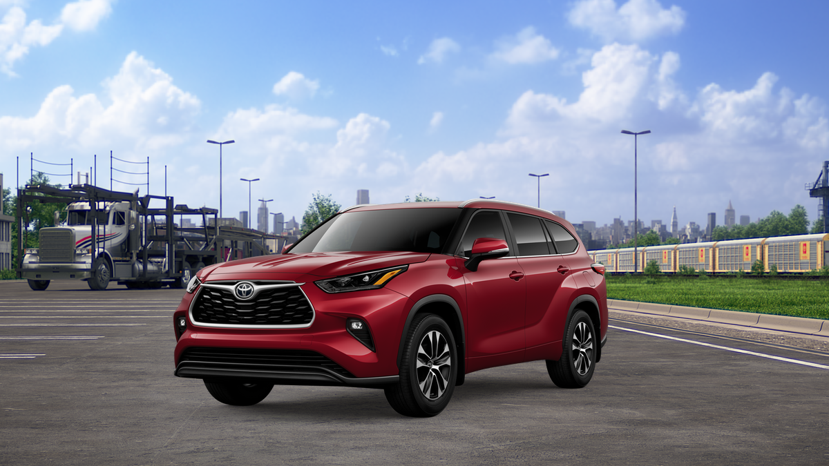 2026 Toyota Highlander XLE's photo