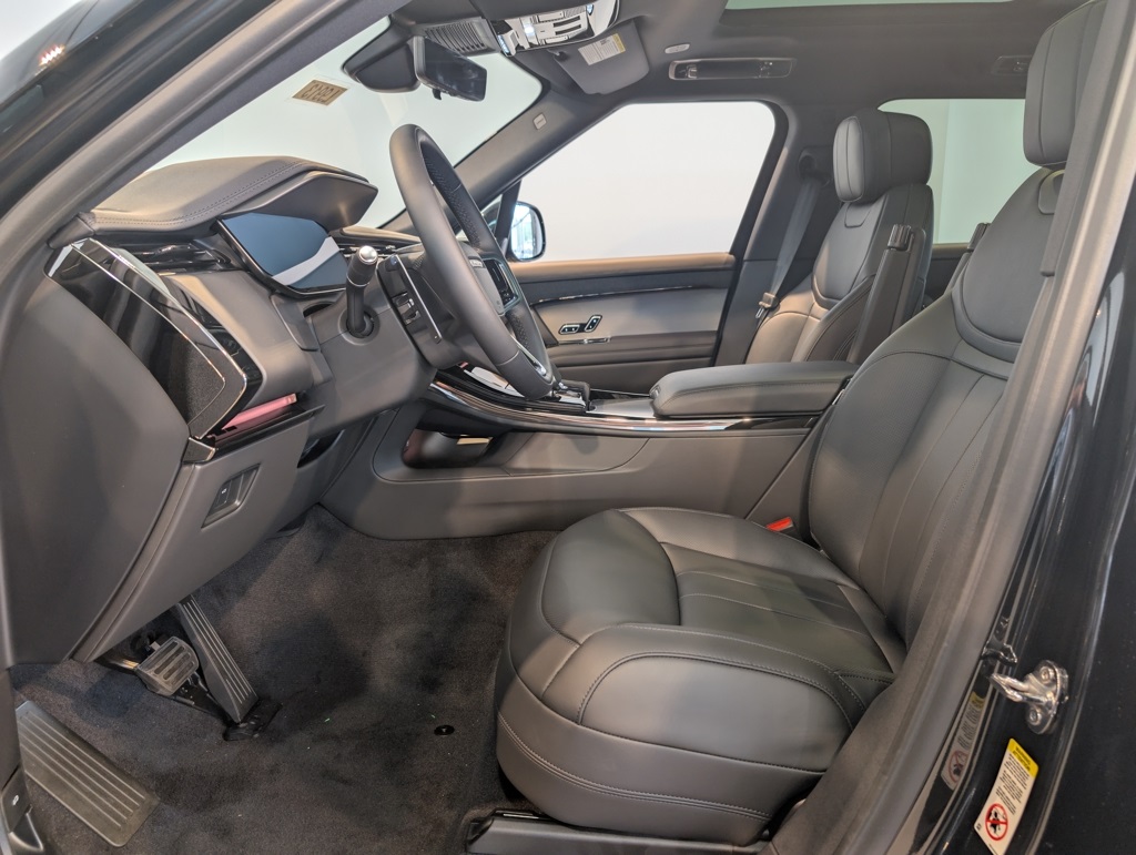 2025 Land Rover Range Rover Sport SE photo 9