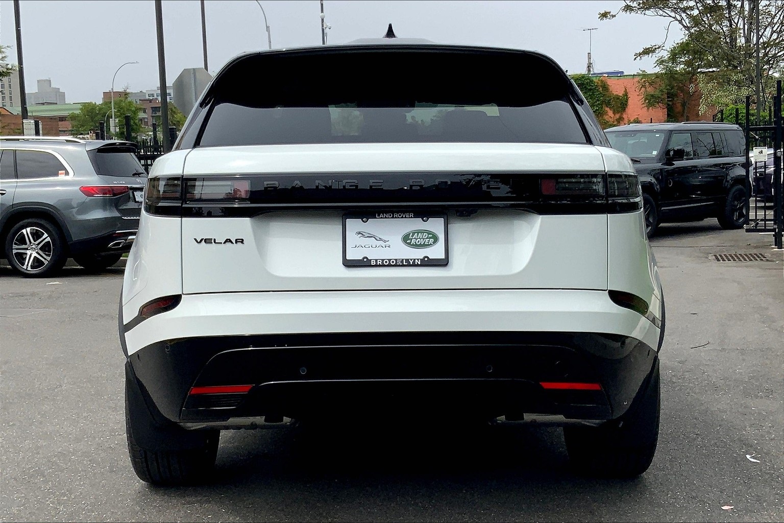 2026 Land Rover Range Rover Velar SE photo 2
