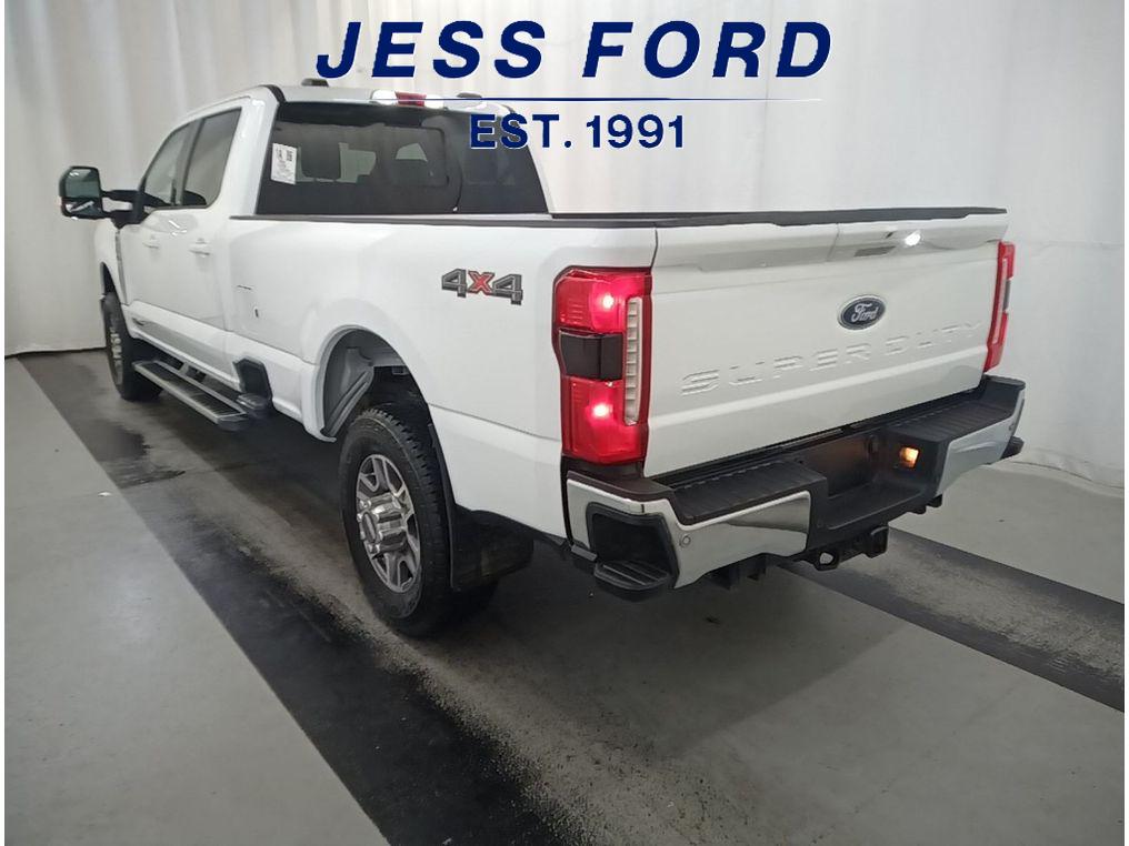 2024 Ford F-350 Lariat photo 2