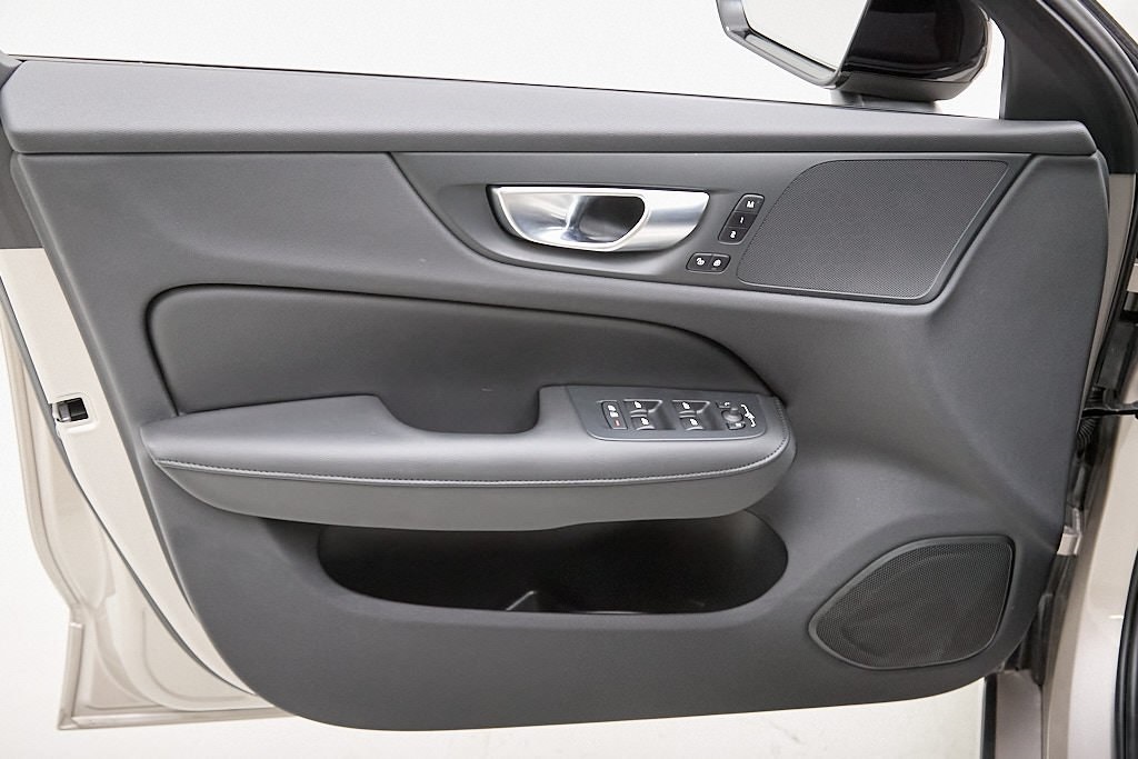 2025 VOLVO S60 - Image 10