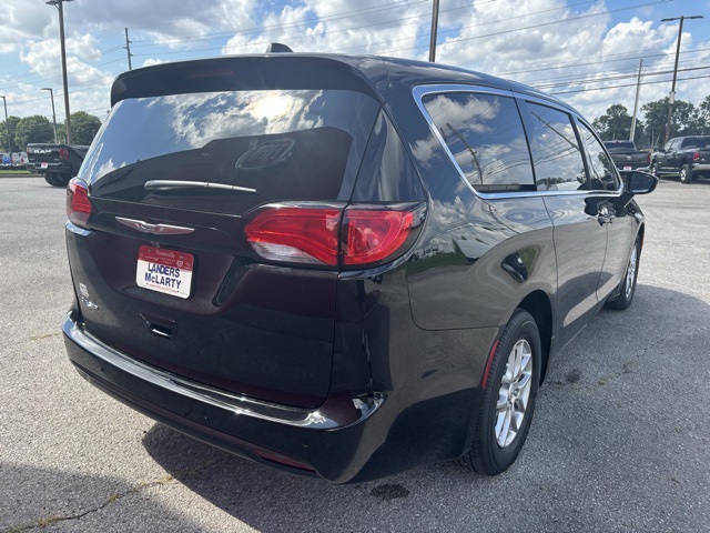 2025 Chrysler Voyager LX photo 4