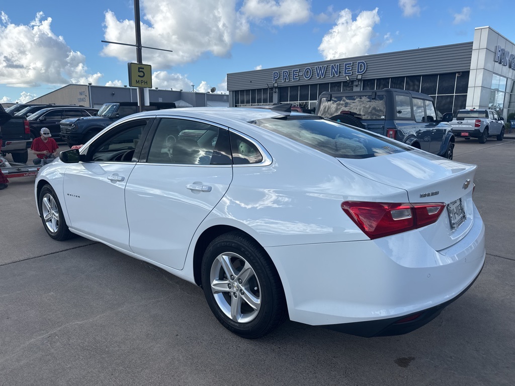 2022 Chevrolet Malibu LS photo 3