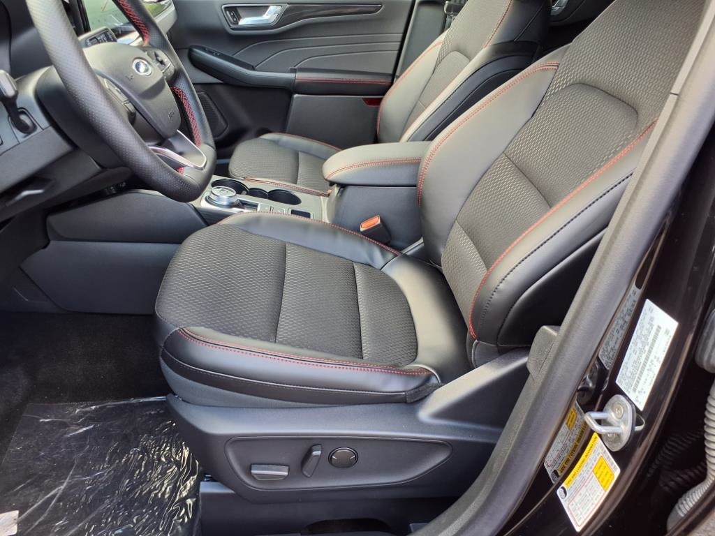2025 Ford Escape ST-Line Select photo 13