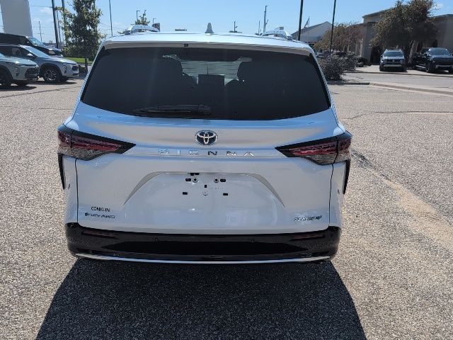 2025 Toyota Sienna Platinum photo 7