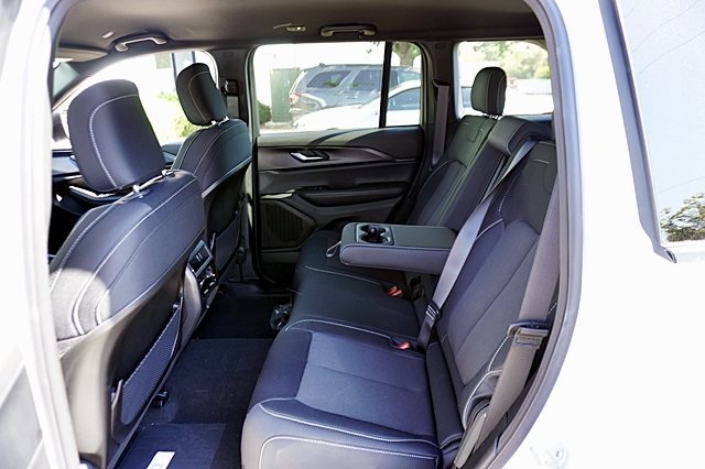 New 2024 Bright White Clear-Coat Exterior Paint Jeep Laredo image 19