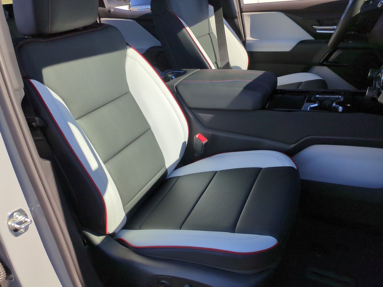 2025 Chevrolet Silverado EV RST photo 25