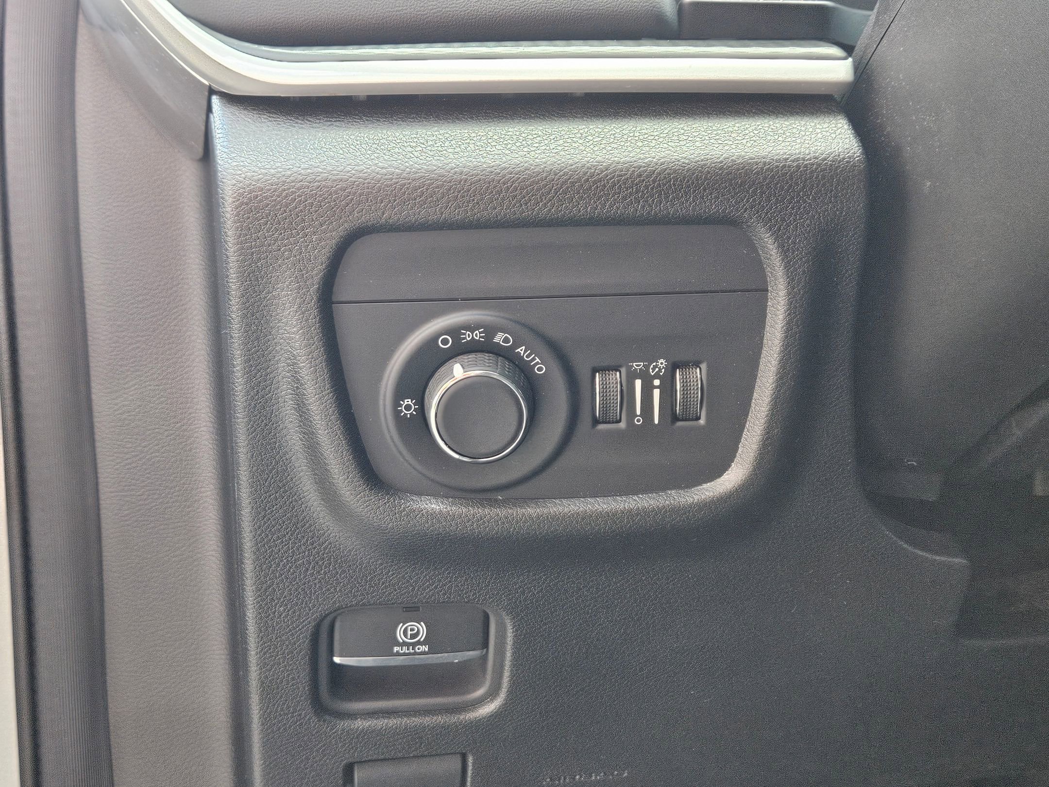 2023 Jeep Grand Cherokee Laredo photo 18