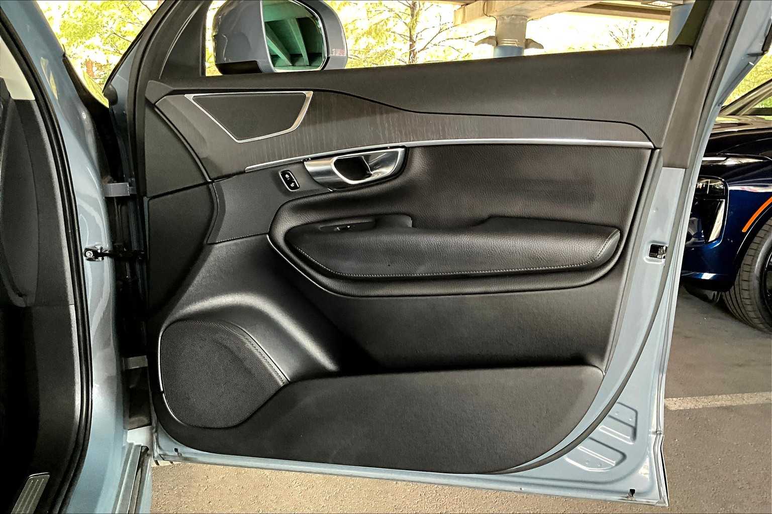 2020 Volvo XC90 Momentum photo 21