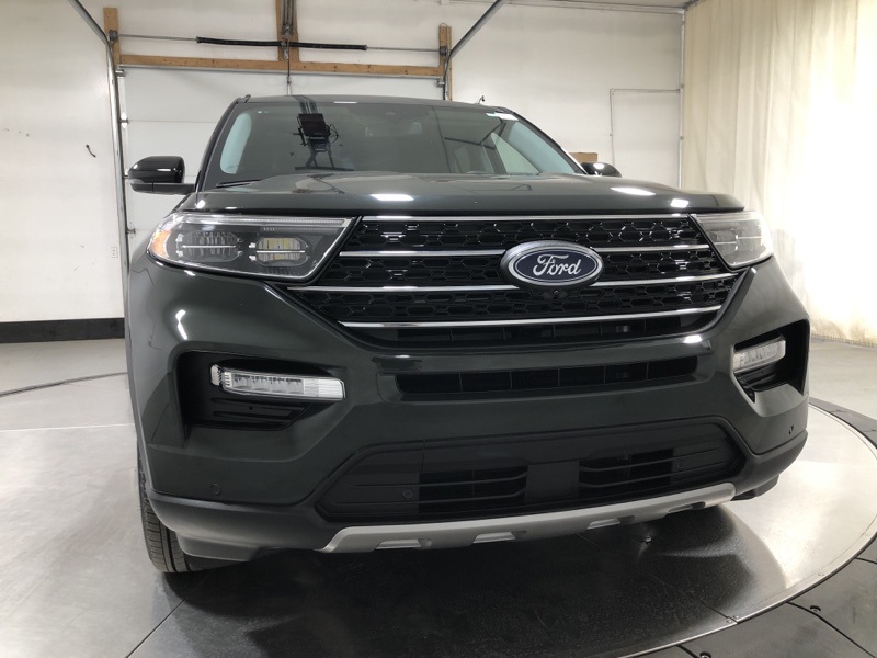 2024 Ford Explorer XLT photo 2