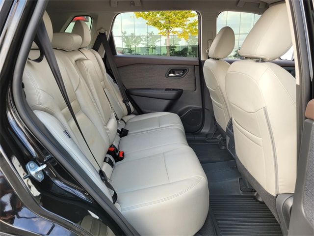 2022 Nissan Rogue SV photo 16