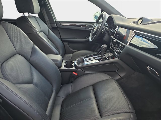 2022 Porsche Macan Base photo 10