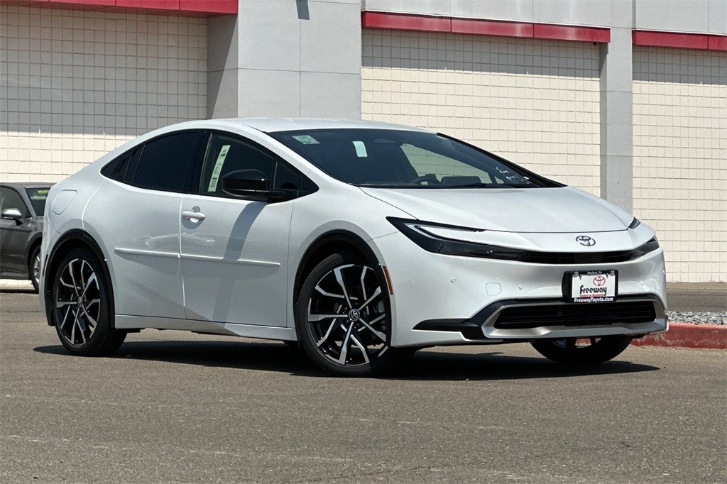 2026 Toyota Prius Plug-in Hybrid XSE photo 2