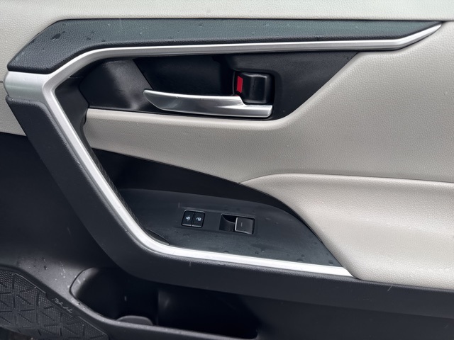 2022 Toyota RAV4 XLE photo 13