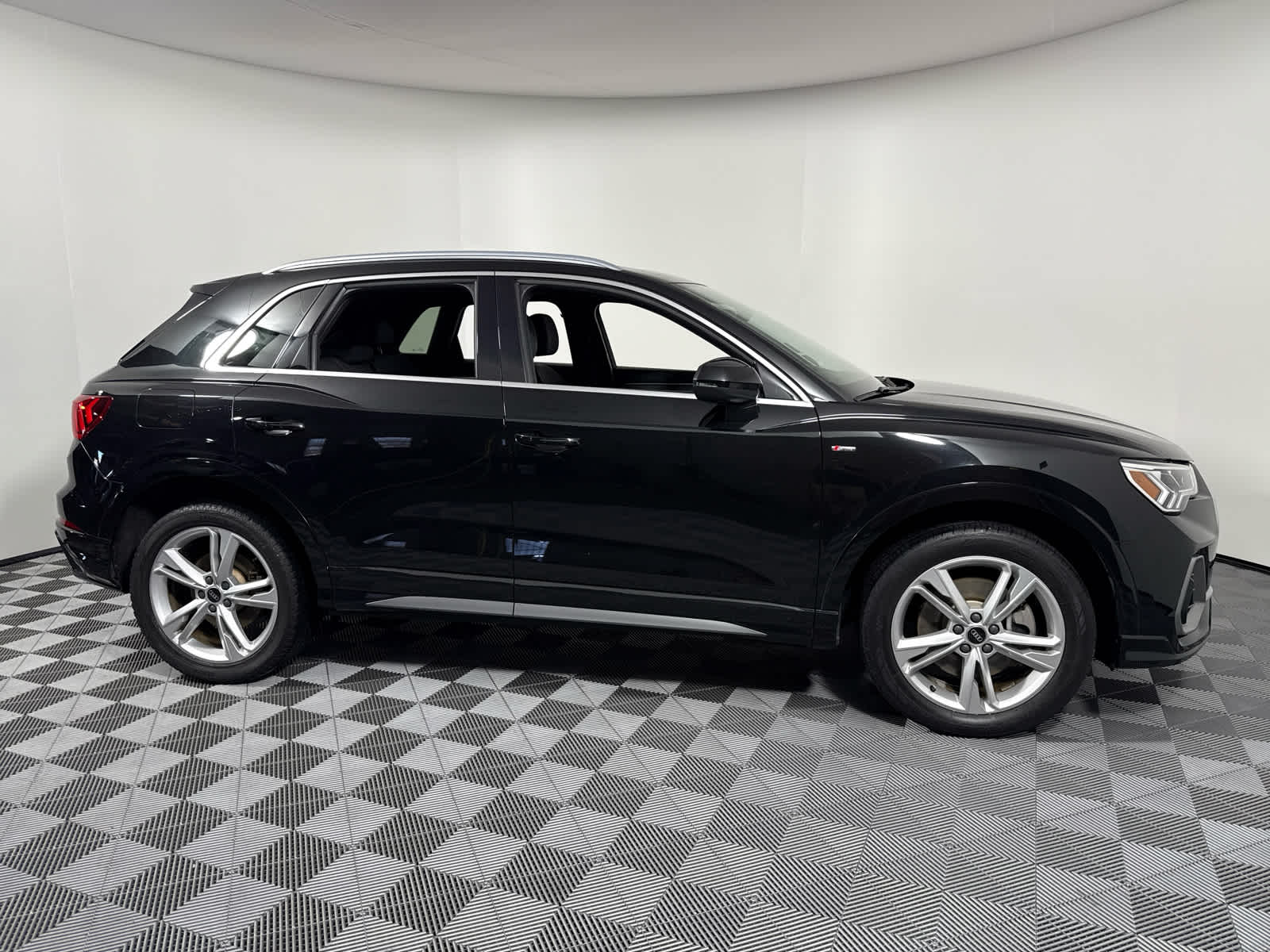 2022 Audi Q3 S line Premium Plus photo 8