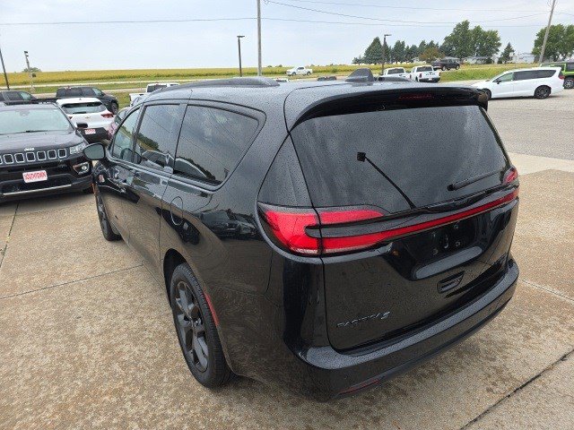2021 Chrysler Pacifica Limited photo 5