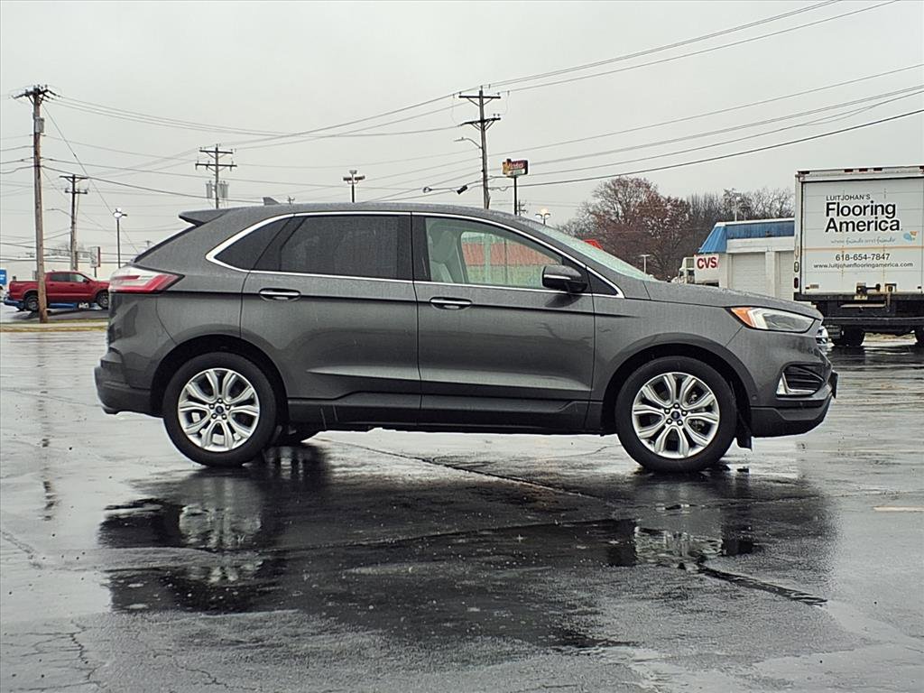 2020 Ford Edge Titanium photo 2
