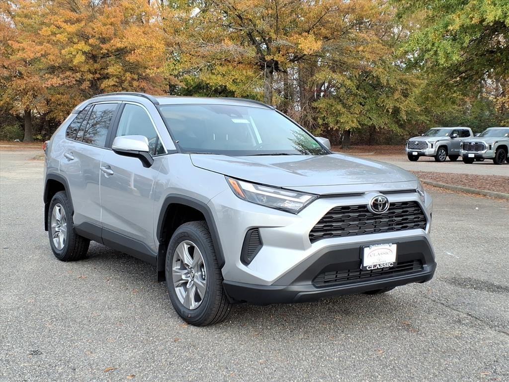 2025 Toyota RAV4 XLE's photo