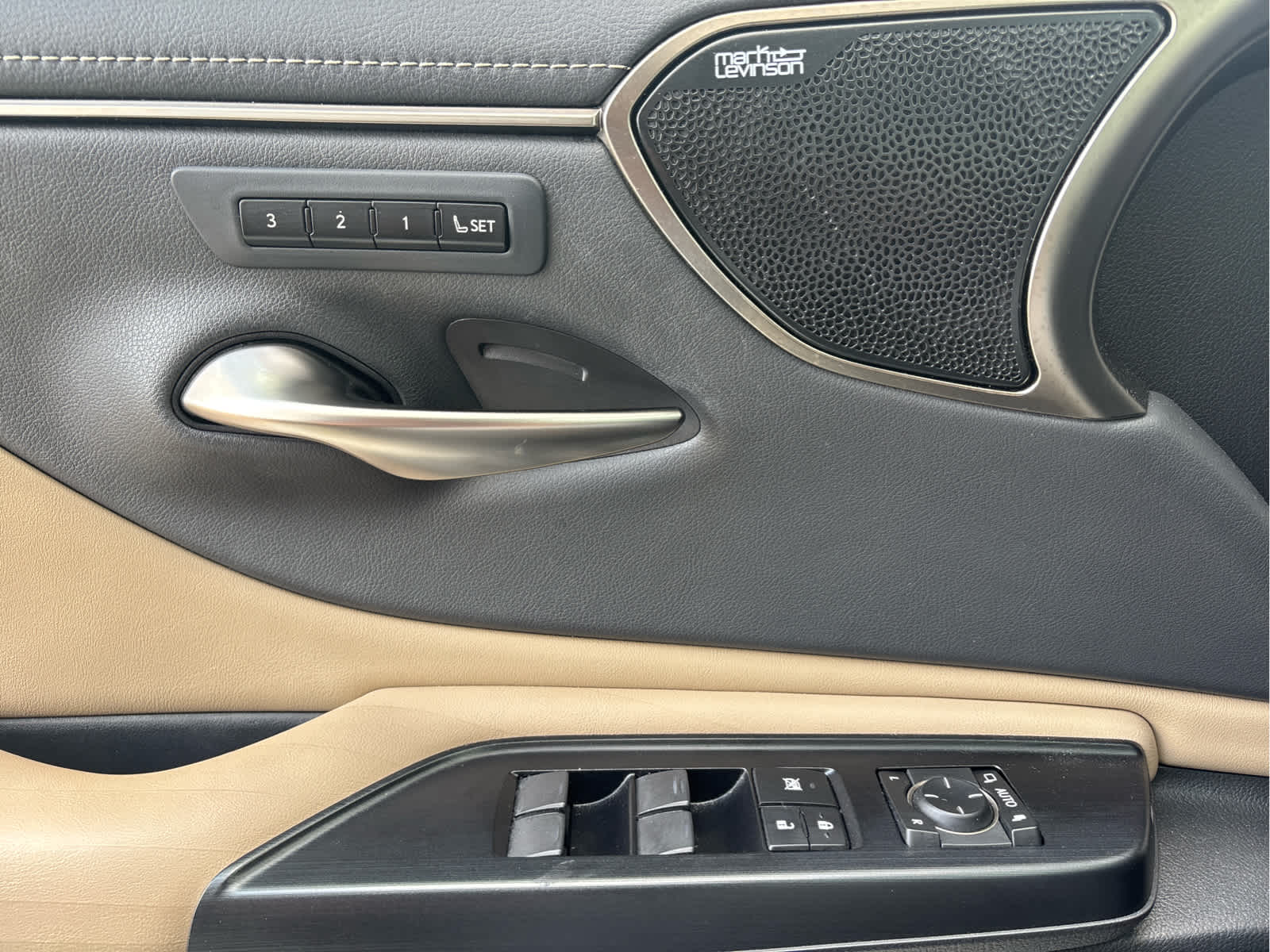 2020 Lexus ES 350 Luxury photo 18