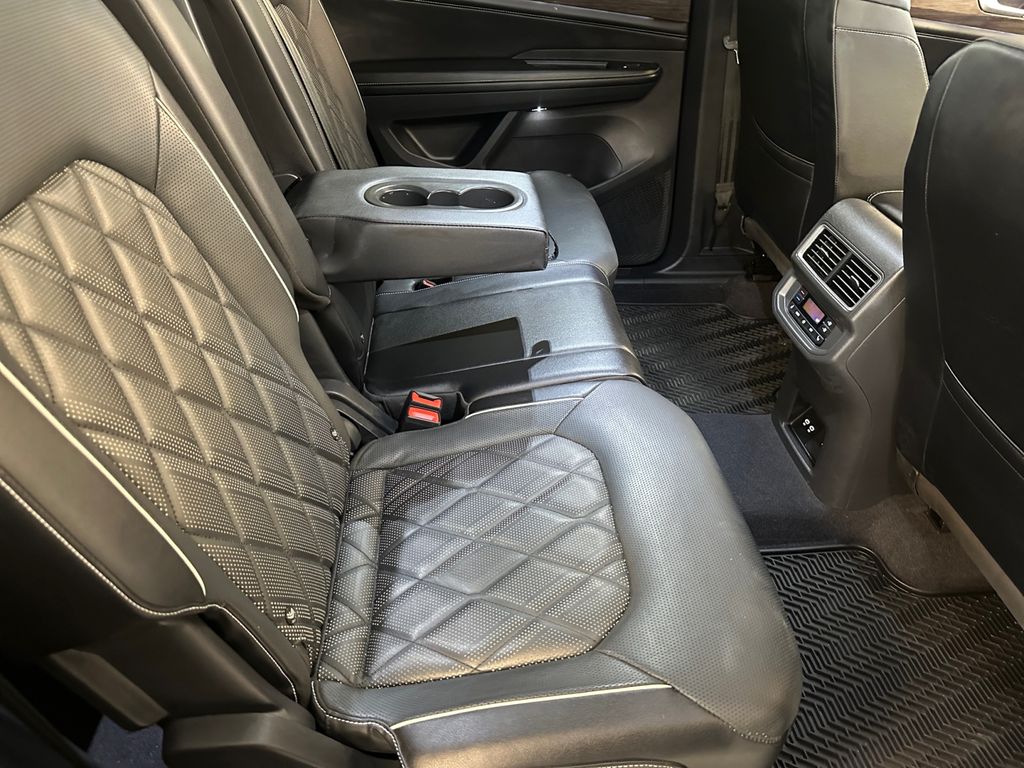 2024 Volkswagen Atlas SEL Premium R-Line photo 17