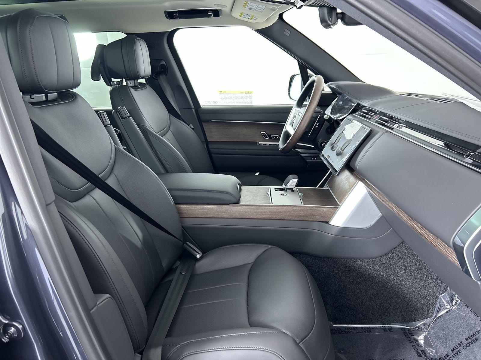 2025 Land Rover Range Rover SE photo 29