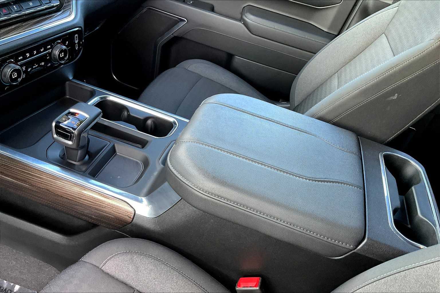 2024 Chevrolet Silverado 1500 RST photo 16