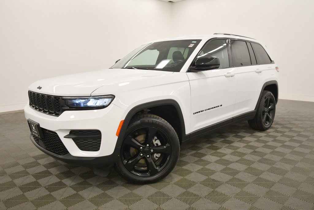 Used 2022 Jeep Grand Cherokee Altitude with VIN 1C4RJHAG6N8606779 for sale in Rochester, Minnesota