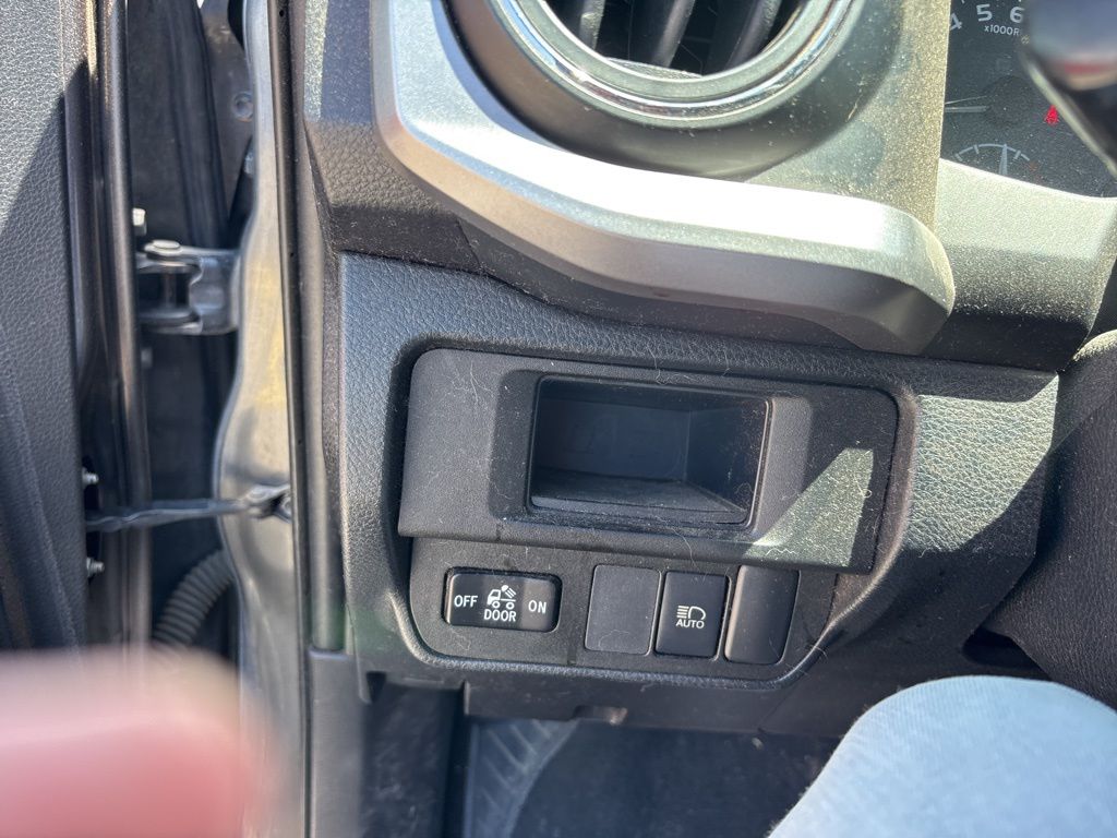 2019 Toyota Tacoma SR5 V6 Double Cab photo 21