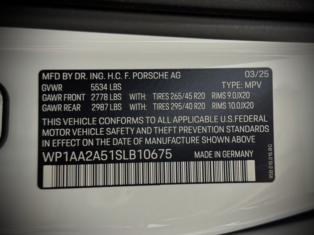 2025 Porsche Macan T photo 29