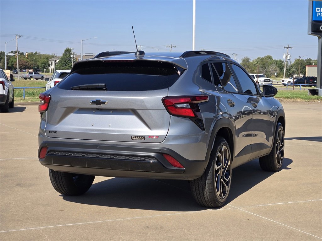 2025 Chevrolet Trax photo 3