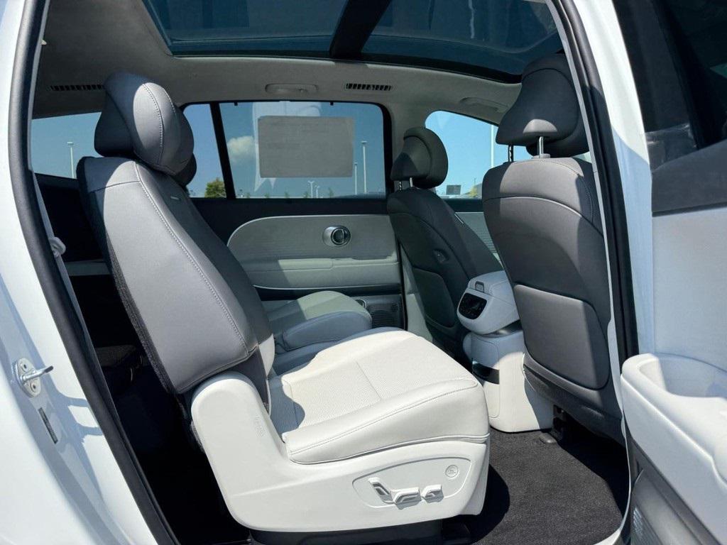 2026 Hyundai Ioniq Limited photo 4