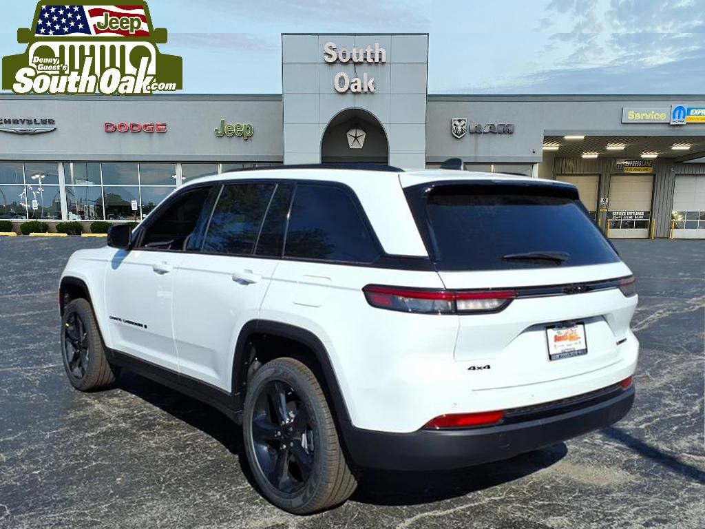 2025 Jeep Grand Cherokee Limited photo 3