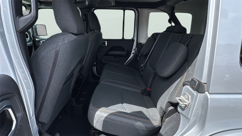 2024 Jeep Wrangler Sahara 4xe photo 23